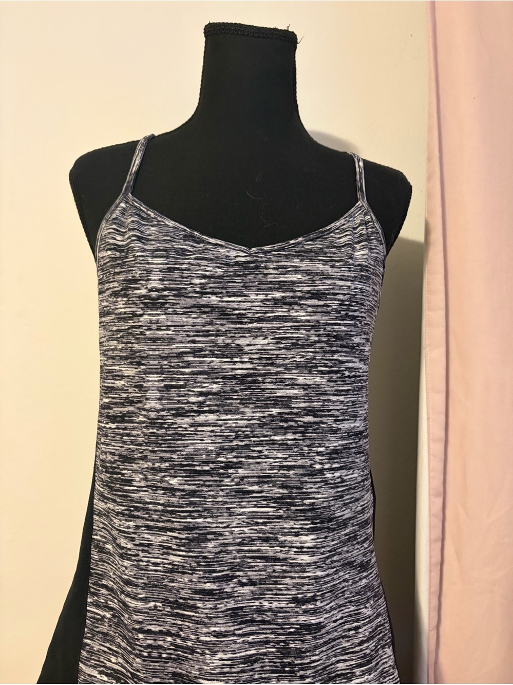 Women's CABi Gray blk/white marble print/ Cami Tank Top. Hilt in stretch bra.